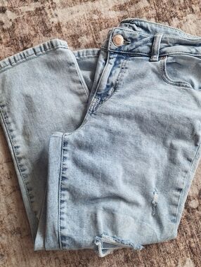 Maurices Distressed Capri Jeans. Sz 8.